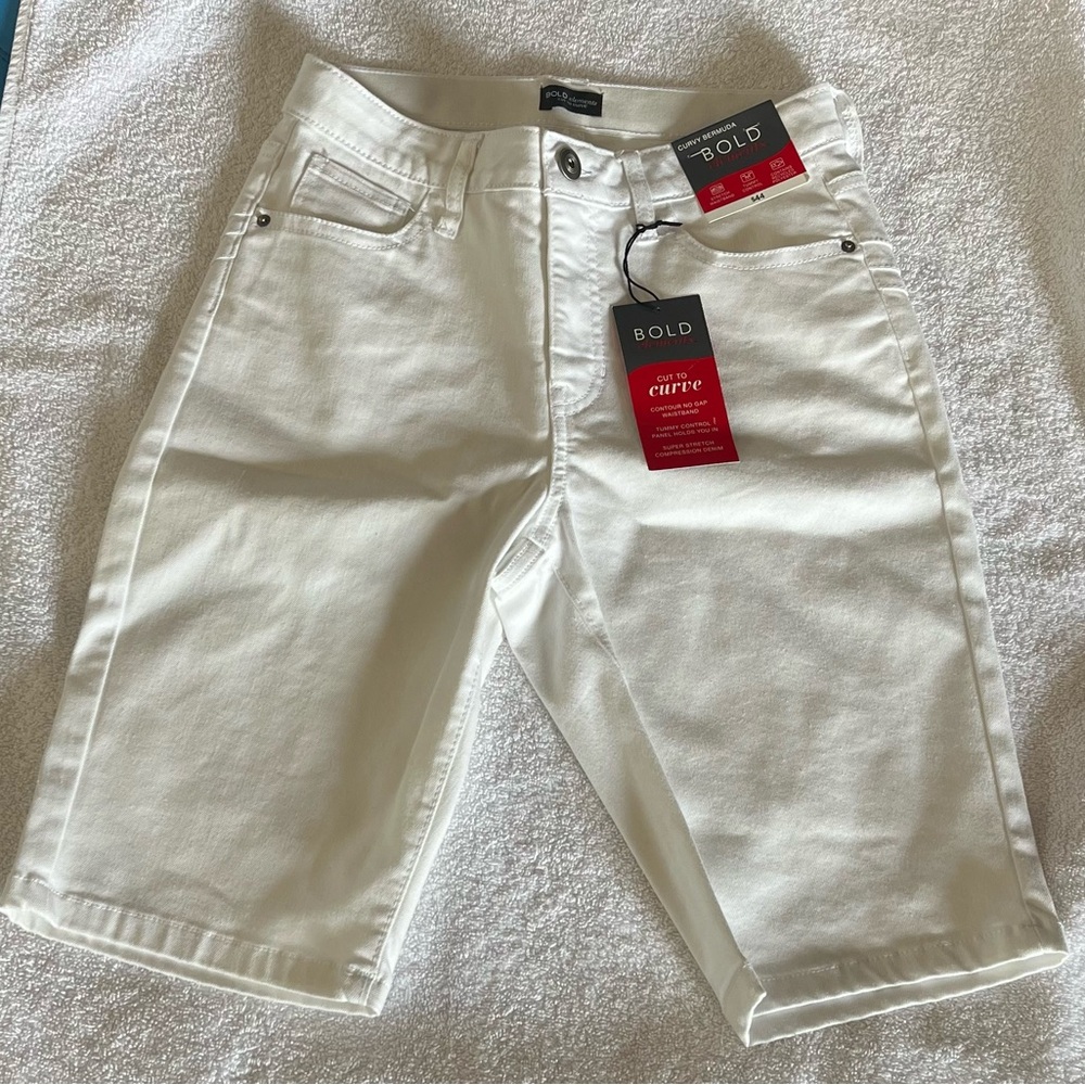 Bold Elements White Curvy Bermuda Shorts, Size 6